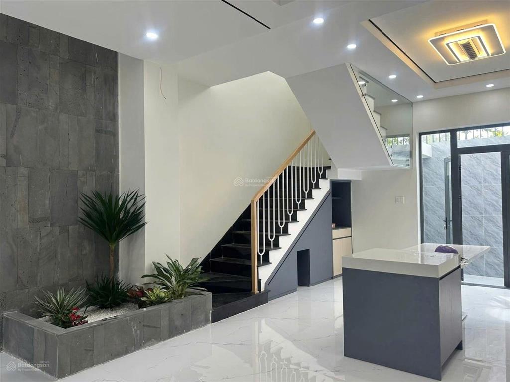 Bán nhà 3 tầng mới, đã hoàn công, sổ hồng hoàn chỉnh, khu đô thị vcn phước hải
