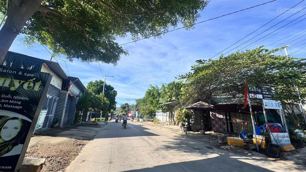 Bán lô đất mt đường phong châu rộng 22m sát dự án sungroup phù hợp kinh doanh giá chỉ 37triệu/m2
