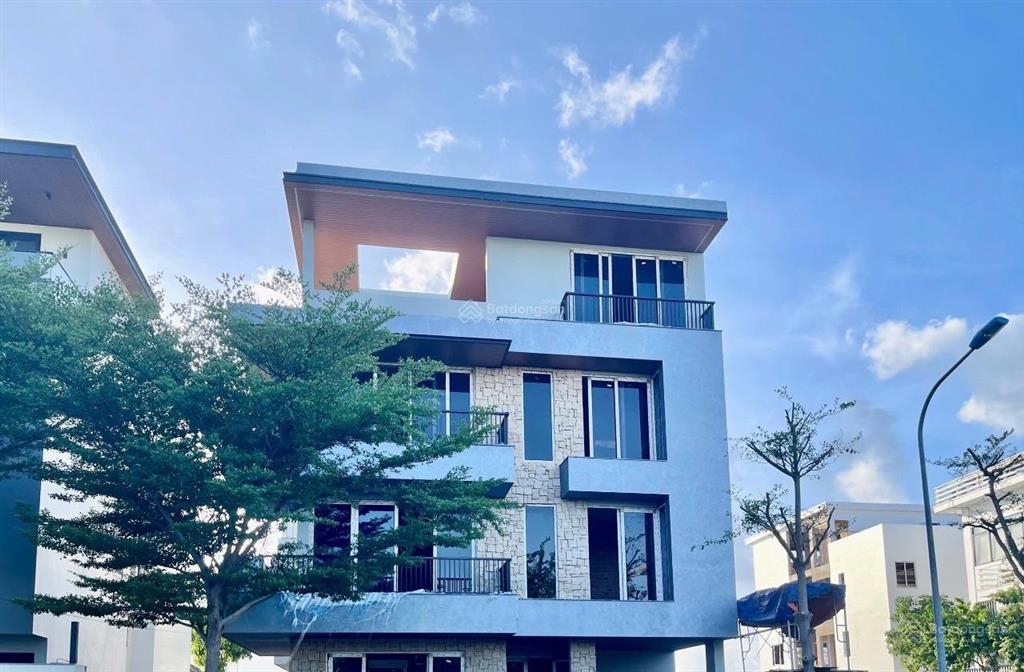 Chủ cần bán gấp  căn biệt thự 4 tầng 596m2 đối diện công viên