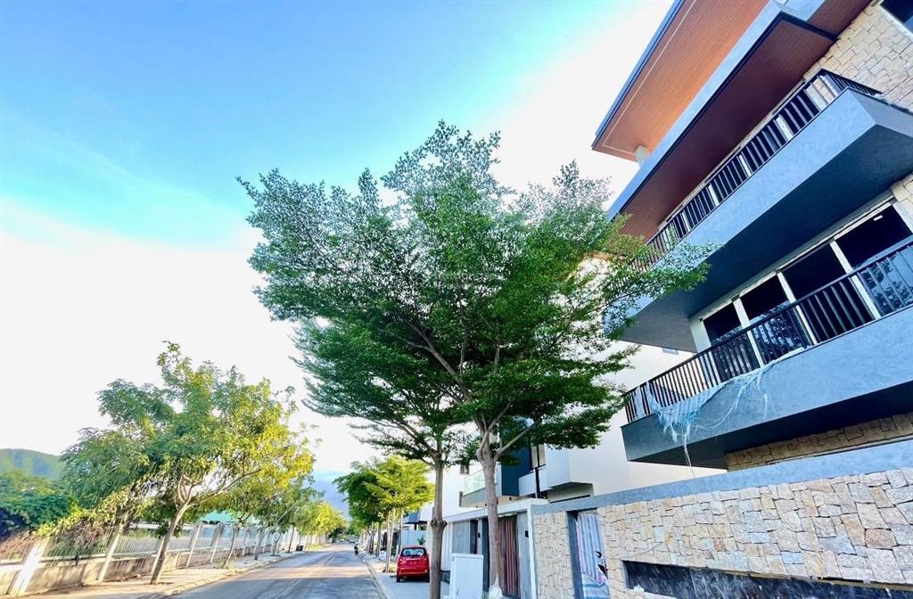 Chủ cần bán gấp  căn biệt thự 4 tầng 596m2 đối diện công viên