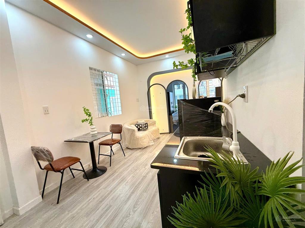 Vibe chill 2pn ban công mới 100%  siêu đẹp  ngay chợ phạm văn hai  tân bình