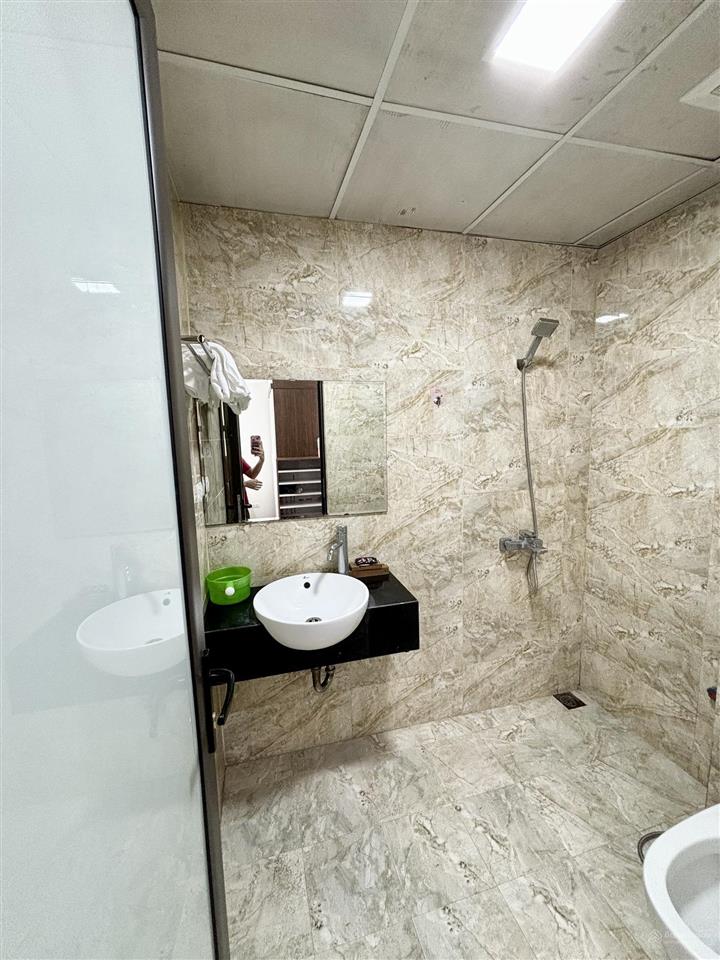 Cho thuê căn hộ 1 ngủ full nội thất, ban công, ngõ   số 11 ngõ 131 vương thừa vũ