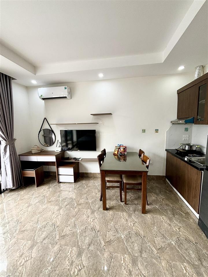 Cho thuê căn hộ 1 ngủ full nội thất, ban công, ngõ   số 11 ngõ 131 vương thừa vũ