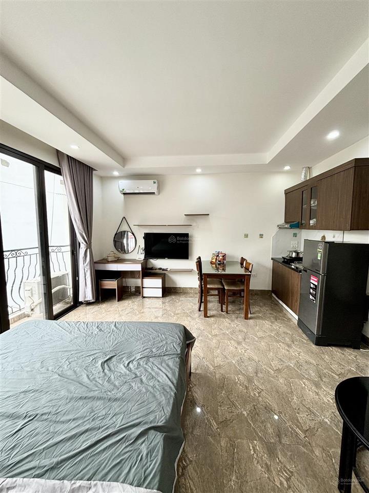Cho thuê căn hộ 1 ngủ full nội thất, ban công, ngõ   số 11 ngõ 131 vương thừa vũ