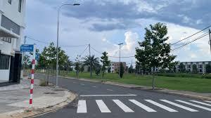 Bán gấp! lô góc đẹp nhất khu dầu giây  gần kcn, cách nút giao cao tốc chỉ 2km, shr