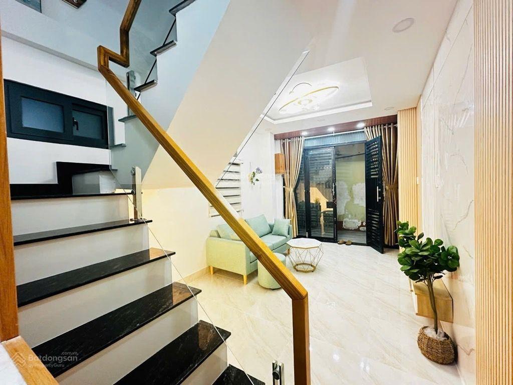 Quận 3 6 tỷ 3 tầng 32 m2 2pn, 3 wc