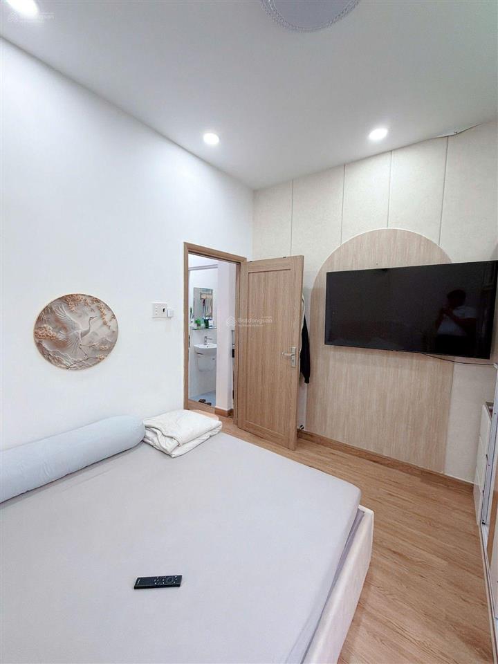 Nhà riêng cho gia đình trẻ 4 tầng, bê tông cốt thép, 2 pn 3 wc, 20m2 nhỉnh 3 tỷ, p. nhiêu lộc.