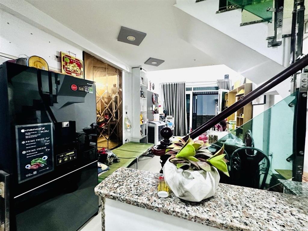 Bán nhà chợ phạm văn hai, 4 tầng 5pn, 46m2 nhỉnh 7 tỷ.