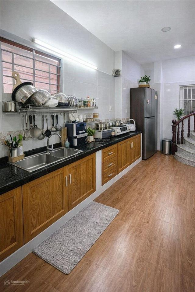 Bán nhà mt cmt8 3 tầng 18.2m2 chỉ 2.95 tỷ