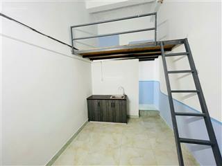 Phòng giá rẻ 2tr9 ngay mạc vân q8 có gác cao đứng thẳng được. phòng sạch sẽ ở liền được