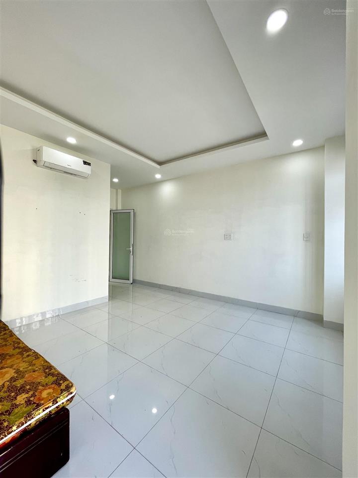 Cho thuê phòng q8, phòng rộng có ban công tại phạm thế hiển giá 4tr1/tháng có máy lạnh