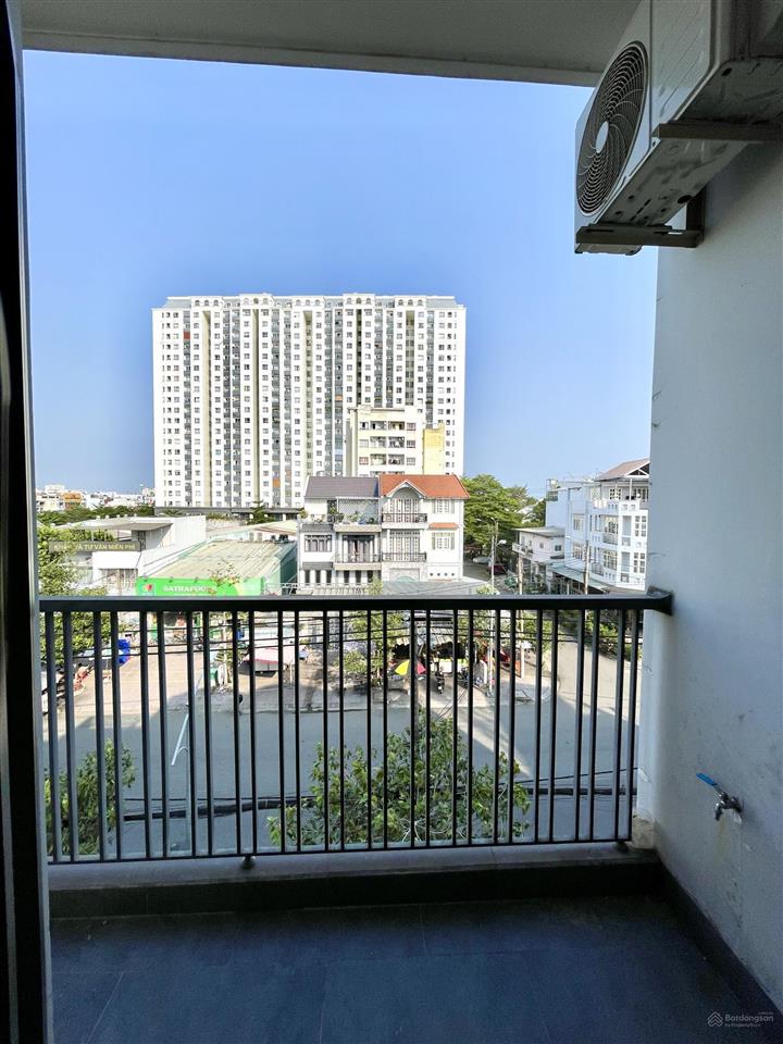 Cho thuê phòng q8, phòng rộng có ban công tại phạm thế hiển giá 4tr1/tháng có máy lạnh