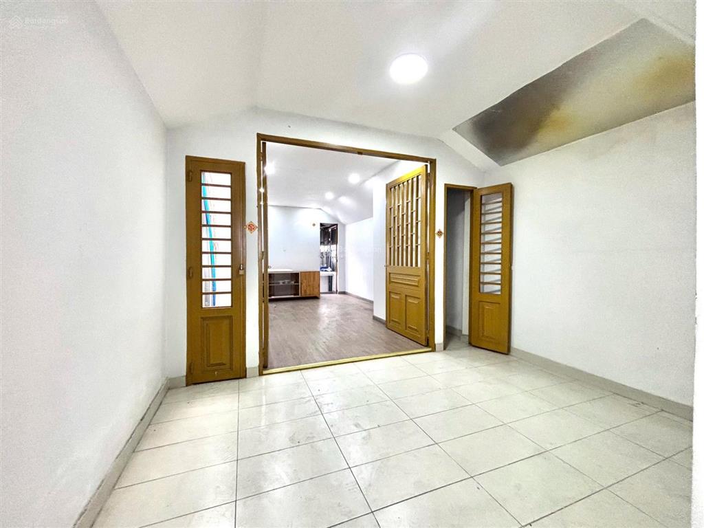Cho thuê phòng studio sàn gỗ 30m2 có ban công rộng  ngay phạm hùng, giá 4tr7
