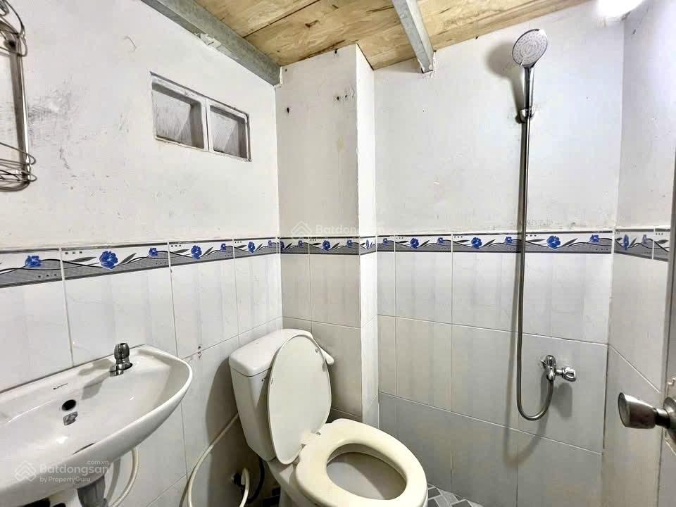 Cho thuê phòng 3tr3 có gác cao nằm ngay cầu nguyễn tri phương qua q1 q5 dễ dàng