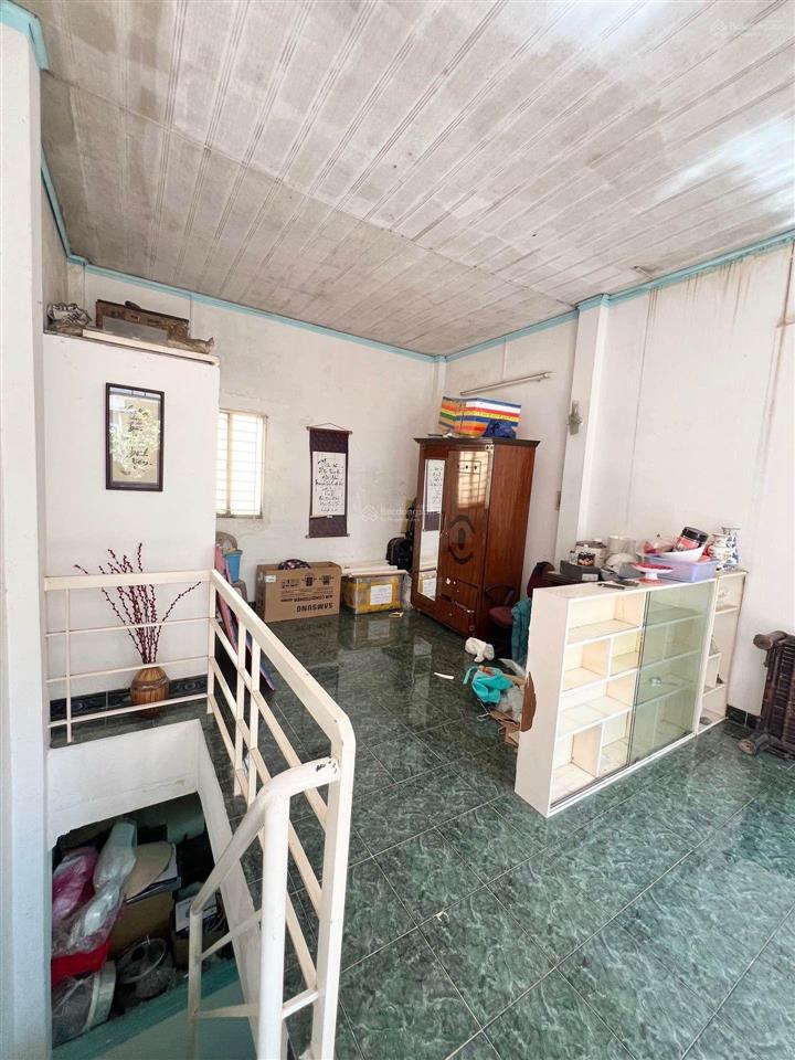 Bán nhà tô hiệu + hòa bình , ( 2 tầng  40m2 ) giáp quận 11  q. tân phú  0978 032 ***