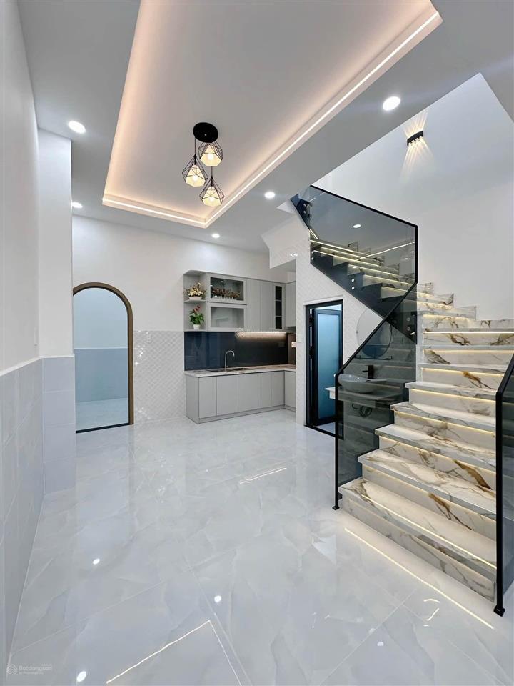 Bán nhà đường chiến lược, 4,5m x 11  3 phòng ngủ  2 tầng nhỉnh 5 tỷ  quận bình tân, 0914 443 ***
