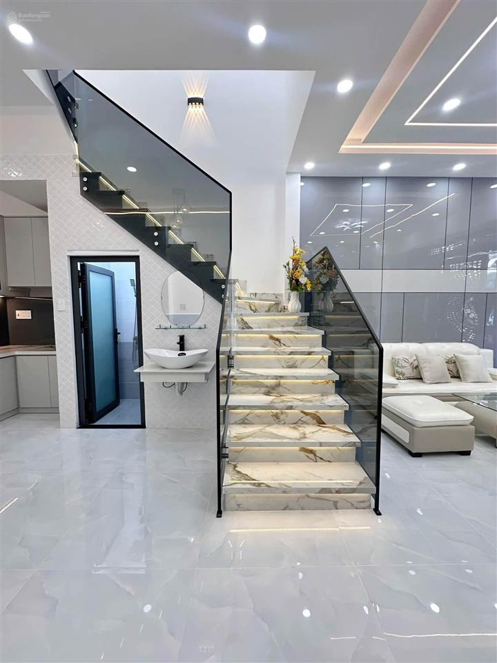 Bán nhà đường chiến lược, 4,5m x 11  3 phòng ngủ  2 tầng nhỉnh 5 tỷ  quận bình tân, 0914 443 ***