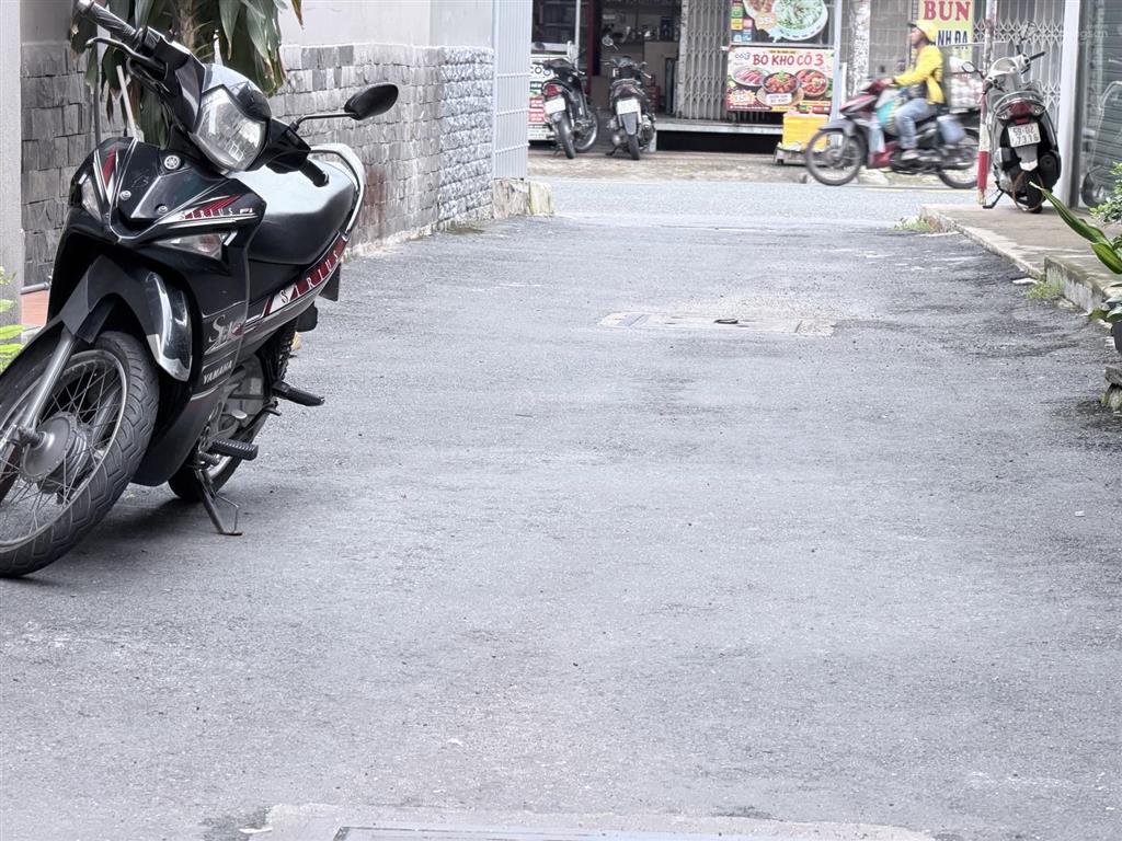 Bán nhà đường lê đình thám  phường tân sơn nhì  quận tân phú  hẻm 5m  2 tầng  hơn 3 tỷ.