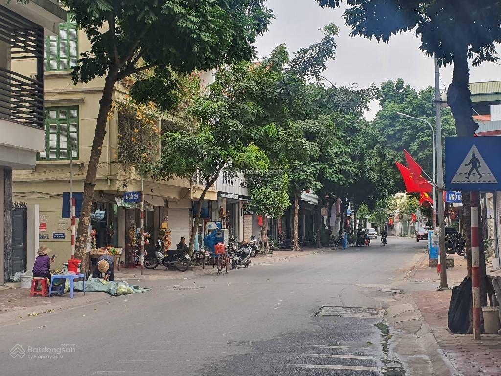 Chủ nhà mua nhà trong vin ocean park nên cần bán lại căn nhà 2 tầng, ô tô đỗ cửa, giá rẻ bất ngờ