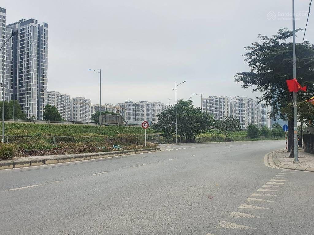 Chủ nhà mua nhà trong vin ocean park nên cần bán lại căn nhà 2 tầng, ô tô đỗ cửa, giá rẻ bất ngờ