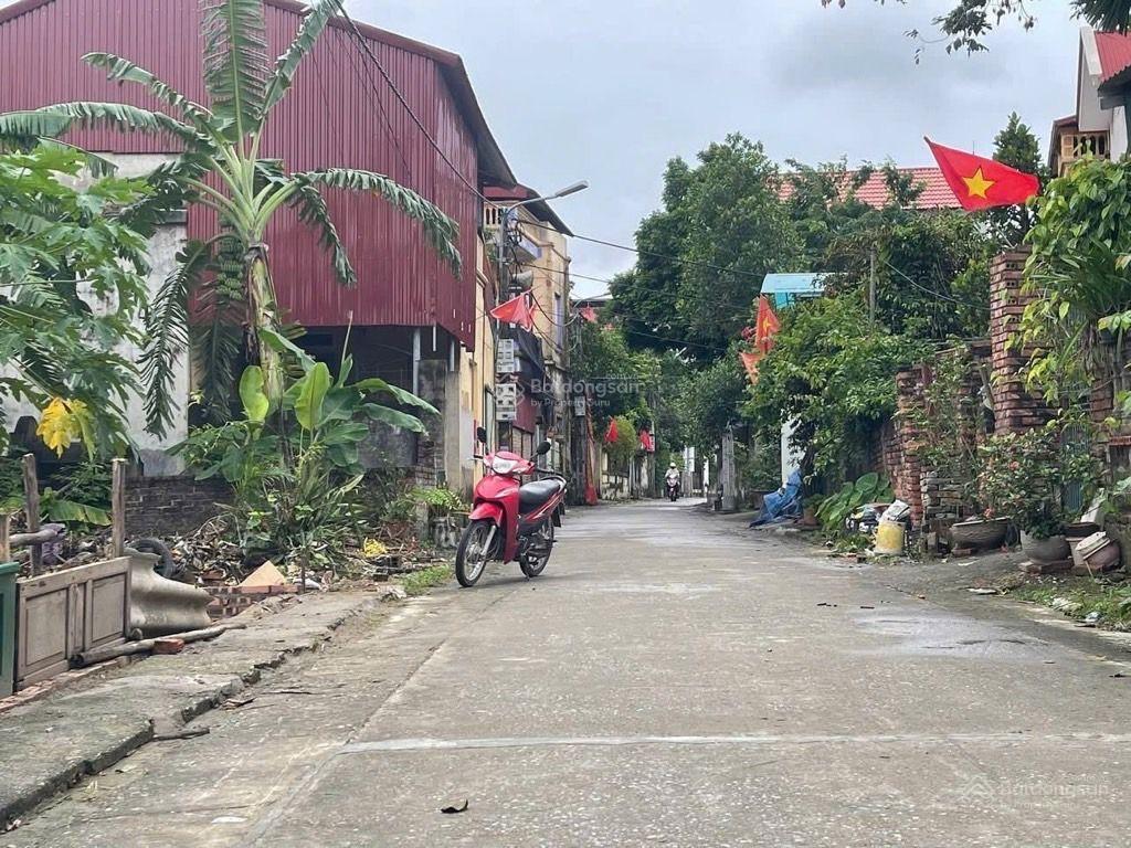 Ô tô, ngõ thông, sát kcn thuận thành 3, xung quanh đầy đủ tiện ích.