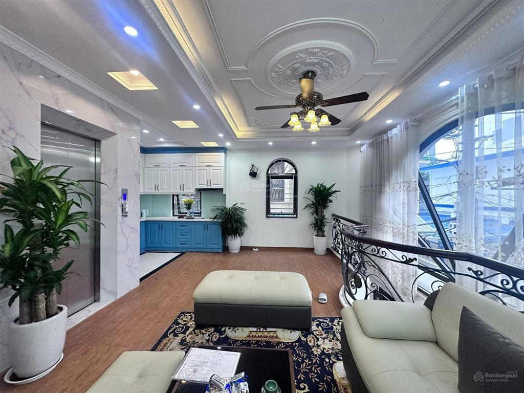 Lô góc, 6 tầng thang máy, gara 2 ô tô, long biên, giá tốt nhất thị trường.