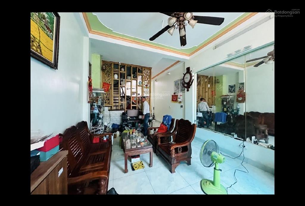 Chủ cần bán gấp vì chuyển công tác. ô tô vào nhà, thoáng trước sau. giá rẻ hơn cả đất.