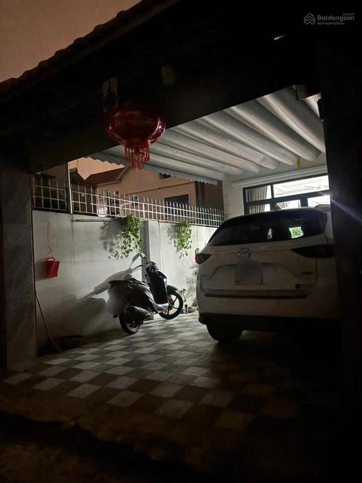 Chủ cần bán gấp vì chuyển công tác. ô tô vào nhà, thoáng trước sau. giá rẻ hơn cả đất.