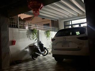 Chủ cần bán gấp vì chuyển công tác. ô tô vào nhà, thoáng trước sau. giá rẻ hơn cả đất.