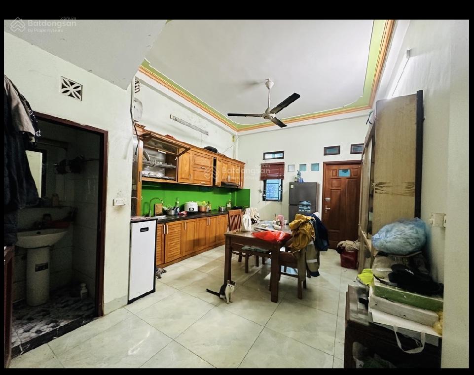 Chủ cần bán gấp vì chuyển công tác. ô tô vào nhà, thoáng trước sau. giá rẻ hơn cả đất.