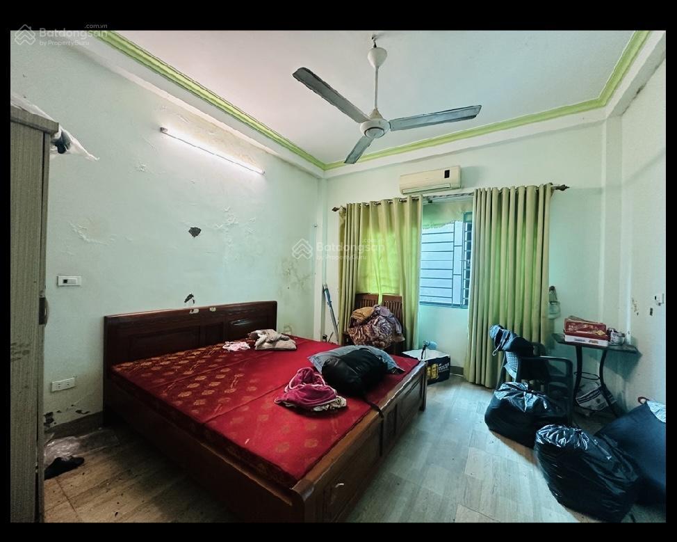 Chủ cần bán gấp vì chuyển công tác. ô tô vào nhà, thoáng trước sau. giá rẻ hơn cả đất.