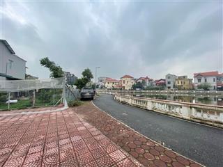 Đất bát khối, lô góc, view hồ, mặt tiền rộng. chủ cần tiền bán gấp.