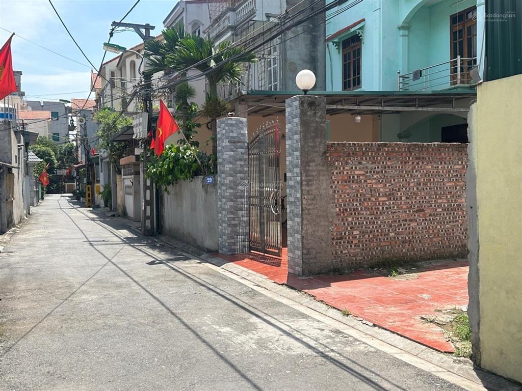 Chủ cần bán gấp, mặt ngõ, ô tô 16c chạy. giá tham khảo tốt trong khu vực cũ.