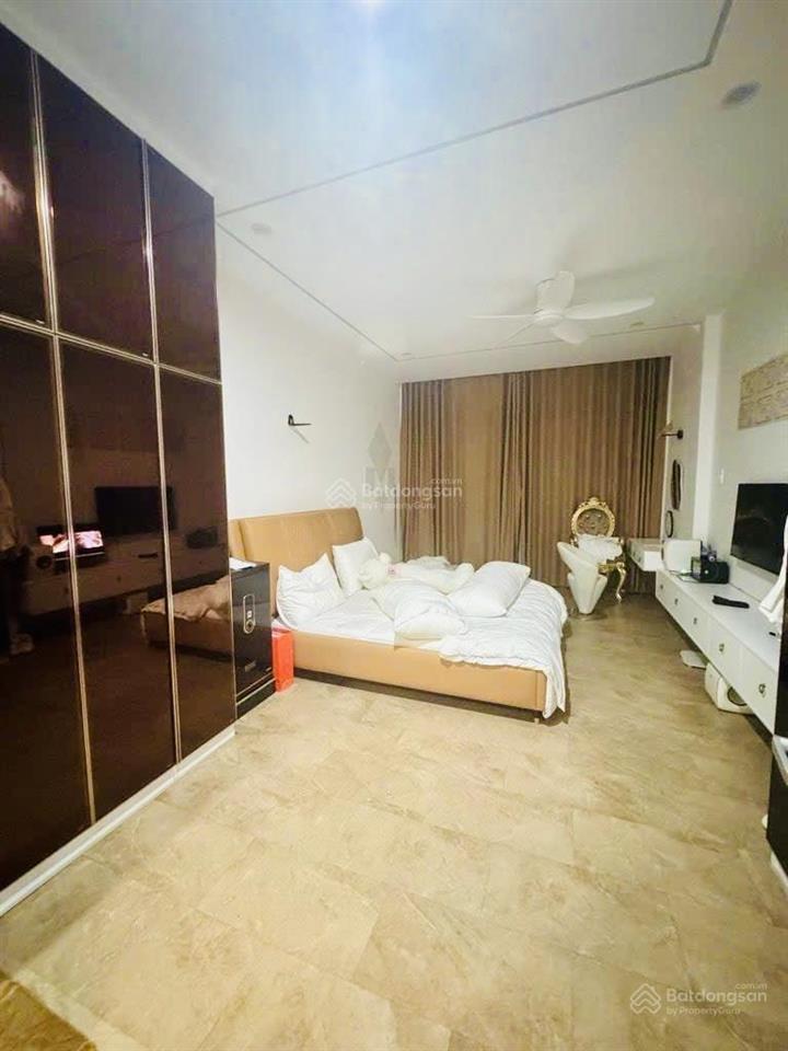 Nhỉnh 9 tỷ nhà 5 tầng mặt phố tên lửa full nội thất