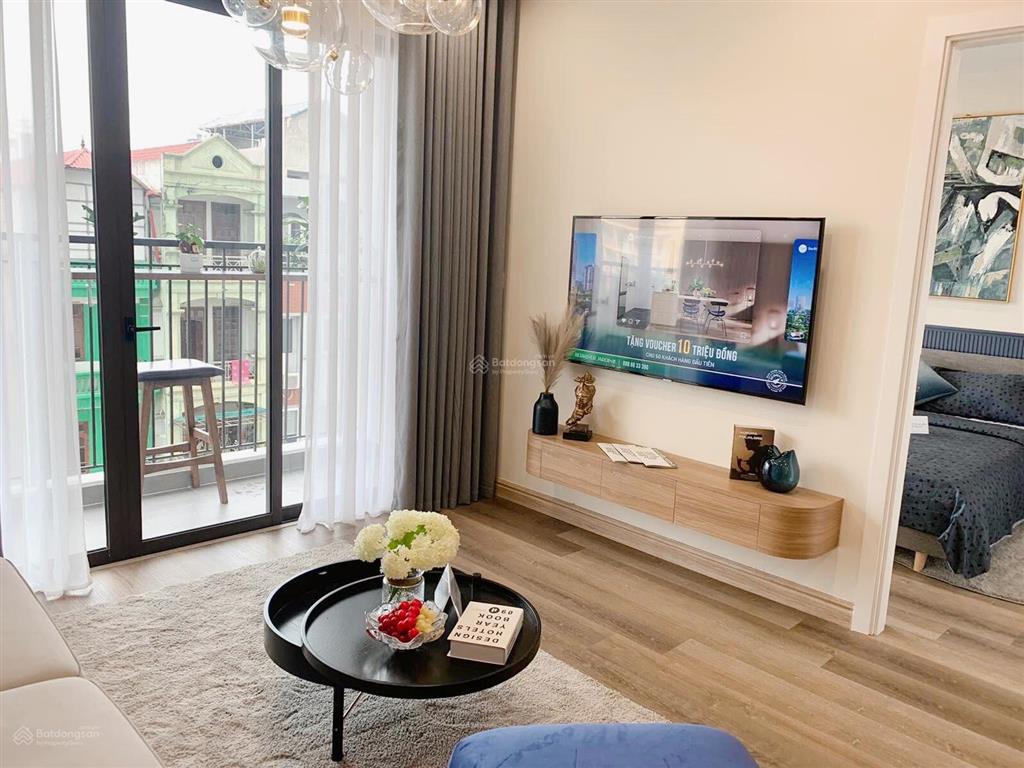 Chính chủ gửi bán căn 100m2 3pn 2vs đầy đủ nội thất cơ bản, nhận nhà luôn, tầng trung view thoáng