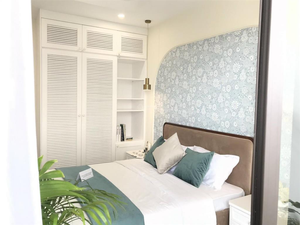 Chính chủ gửi bán căn 100m2 3pn 2vs đầy đủ nội thất cơ bản, nhận nhà luôn, tầng trung view thoáng