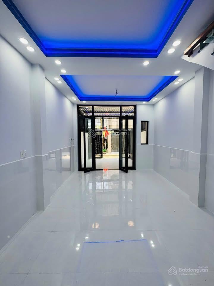 Nhà cách cầu vượt linh xuân 500m. quá đẹp cho vị trí, đường 6m 3pn sân xe hơi