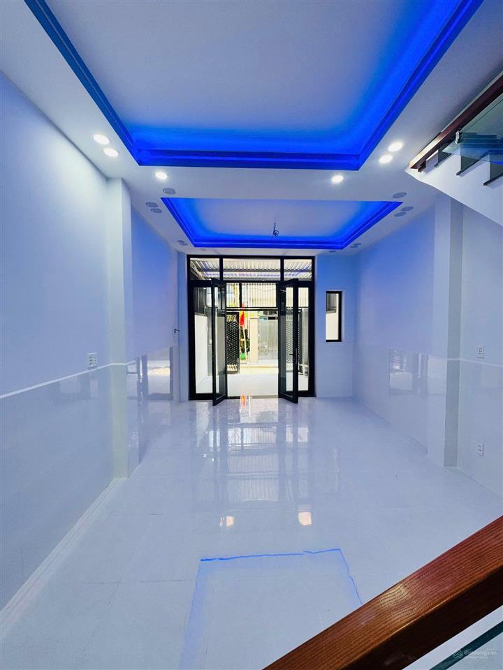 Nhà cách cầu vượt linh xuân 500m. quá đẹp cho vị trí, đường 6m 3pn sân xe hơi