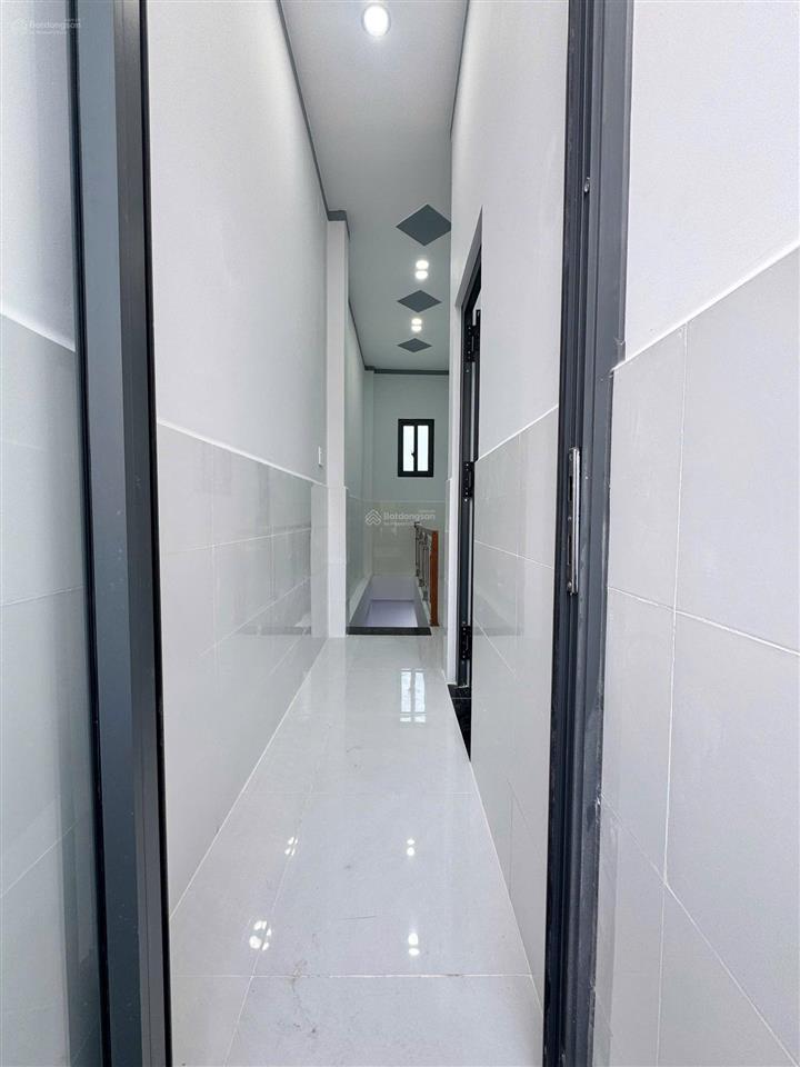 Nhà cách cầu vượt linh xuân 500m. quá đẹp cho vị trí, đường 6m 3pn sân xe hơi