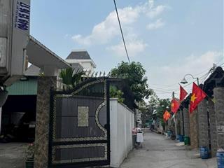 Ngay trung tâm , sát bên ,nhà thờ , chợ dĩ an , đường thông xe hơi. chỉ tính giá đất thôi ạ