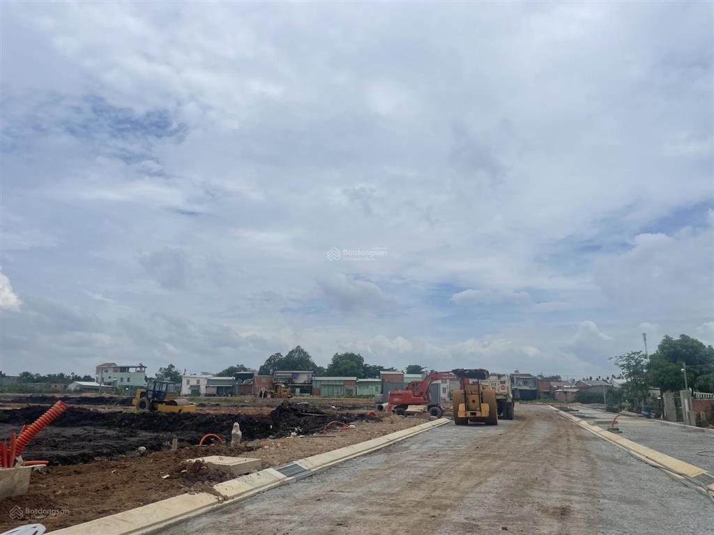Bán nhà lầu đường thông sân ô tô 2tỷ7 ngay an thạnh 2
