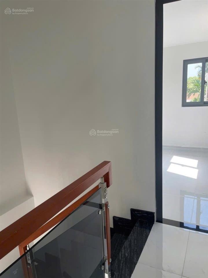 Bán nhà lầu đường thông sân ô tô 2tỷ7 ngay an thạnh 2