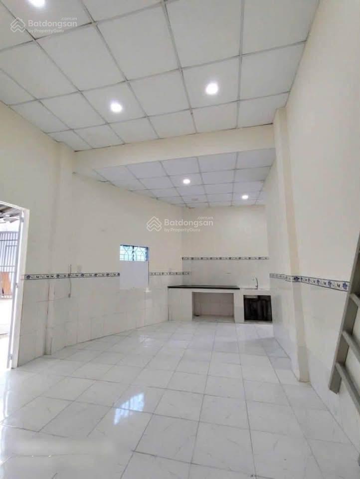 Bán nhà 1tỷ3xx ngay gần vòng xoay lái thiêu sổ riêng. ngay sát đường nhựa 20m