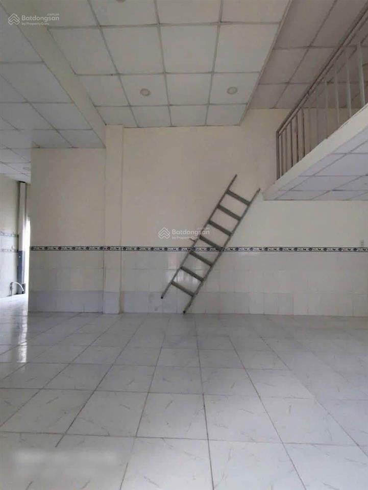 Bán nhà 1tỷ3xx ngay gần vòng xoay lái thiêu sổ riêng. ngay sát đường nhựa 20m