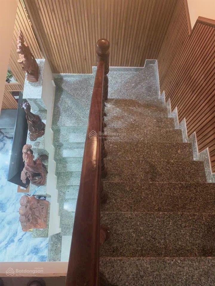 Bán nhà đào tông nguyên 2 tang đường xe hơi khu nhà đồng bộ cao tầng yên tĩnh