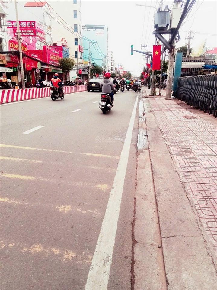 Bán chdv bề ngang 6 m hiện hữu 5 tầng mặt tiền hẻm xe tải huỳnh tấn phát