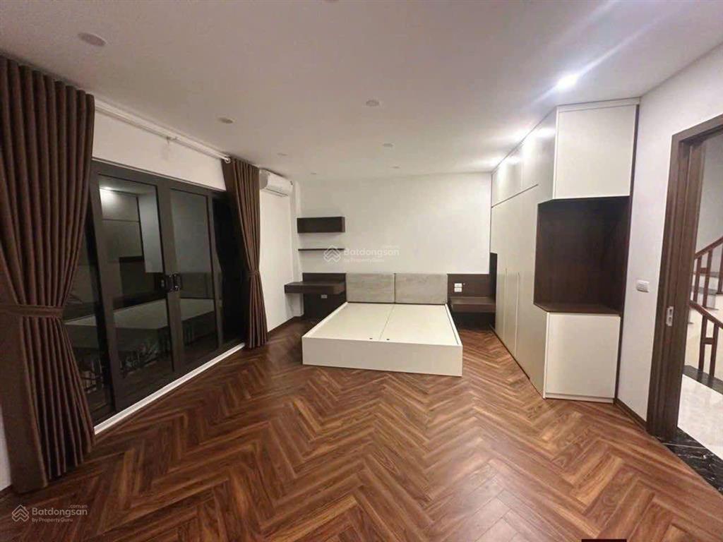 Hiếm có tại việt hưng gần bigc long biên nhà xây độc lập 6 tầng thang máy dt 50m, mt = hậu 5m