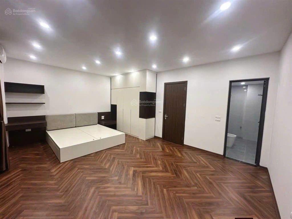 Hiếm có tại việt hưng gần bigc long biên nhà xây độc lập 6 tầng thang máy dt 50m, mt = hậu 5m