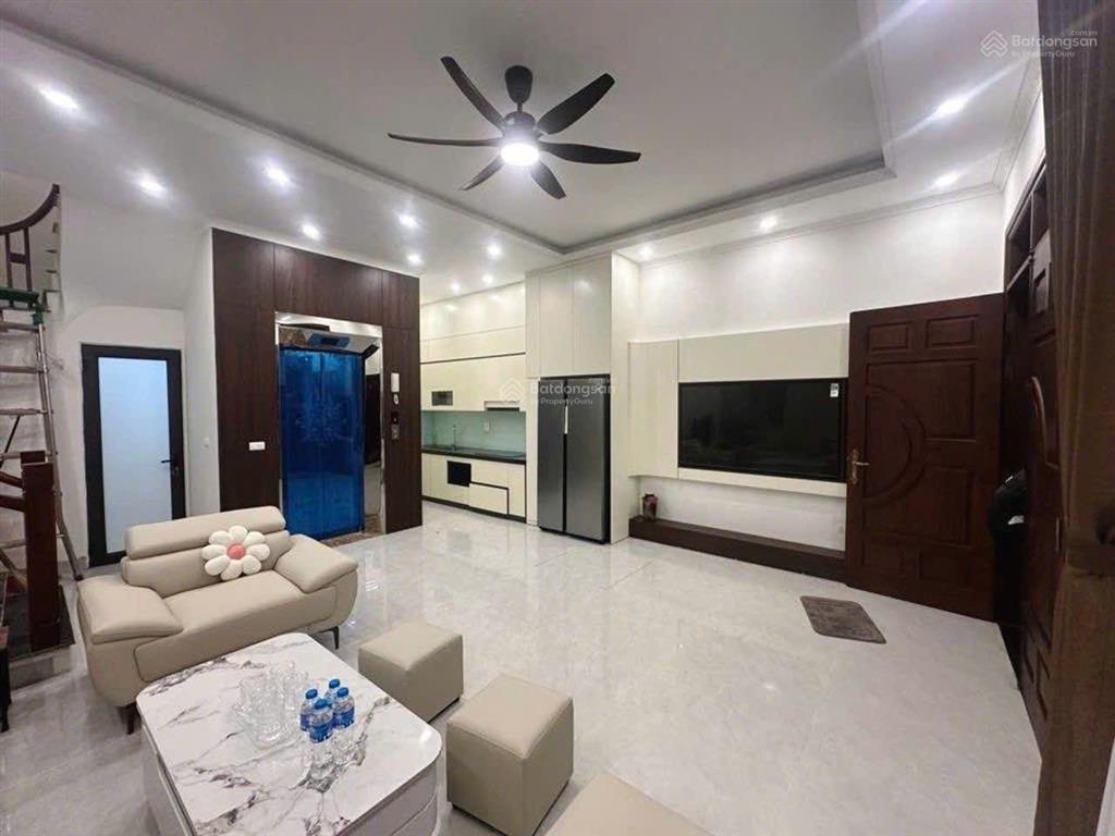 Hiếm có tại việt hưng gần bigc long biên nhà xây độc lập 6 tầng thang máy dt 50m, mt = hậu 5m