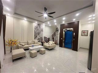 Hiếm có tại việt hưng gần bigc long biên nhà xây độc lập 6 tầng thang máy dt 50m, mt = hậu 5m